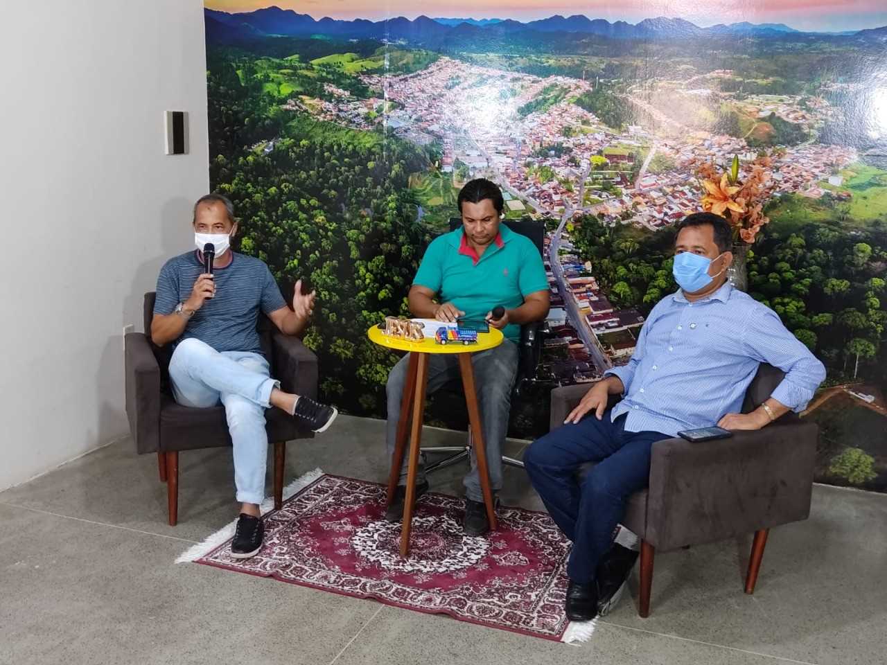 Camacã: Prefeito Paulo do Gás na LIVE “Fala Prefeito” apresenta obras e em breve um presente surpresa para Leoventura